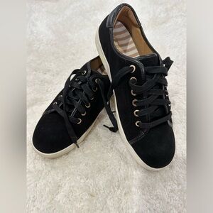 Vionic women Brinley suede sneakers 9.5